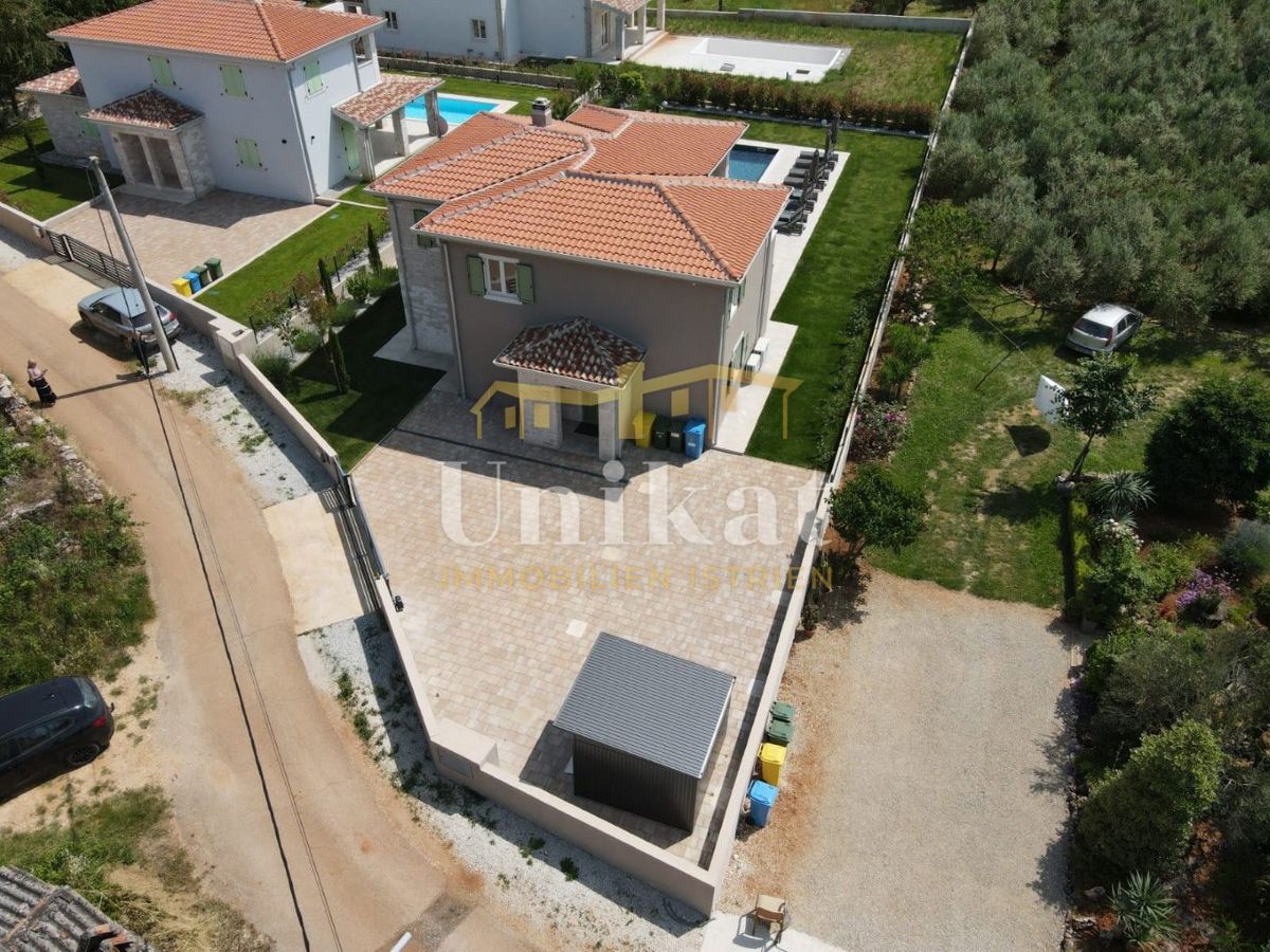 Hiša blizu Vižinade - vrt, bazen, 4 spalnice